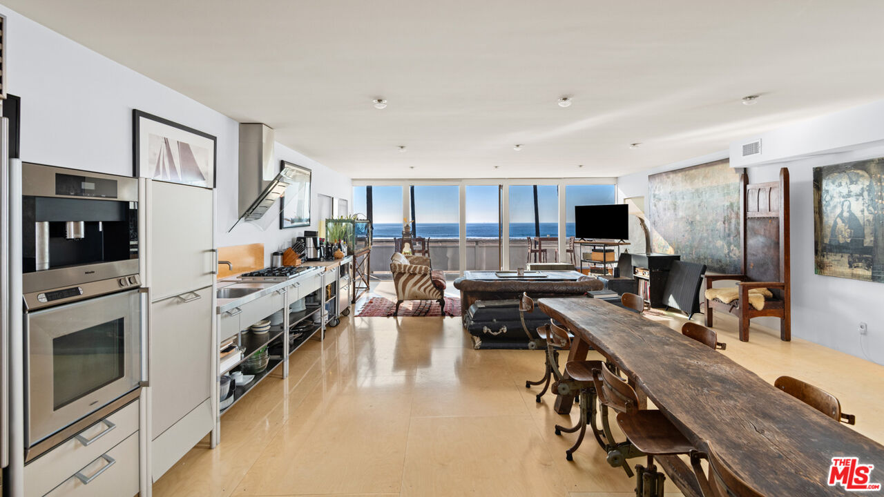 2909 Ocean Front Walk