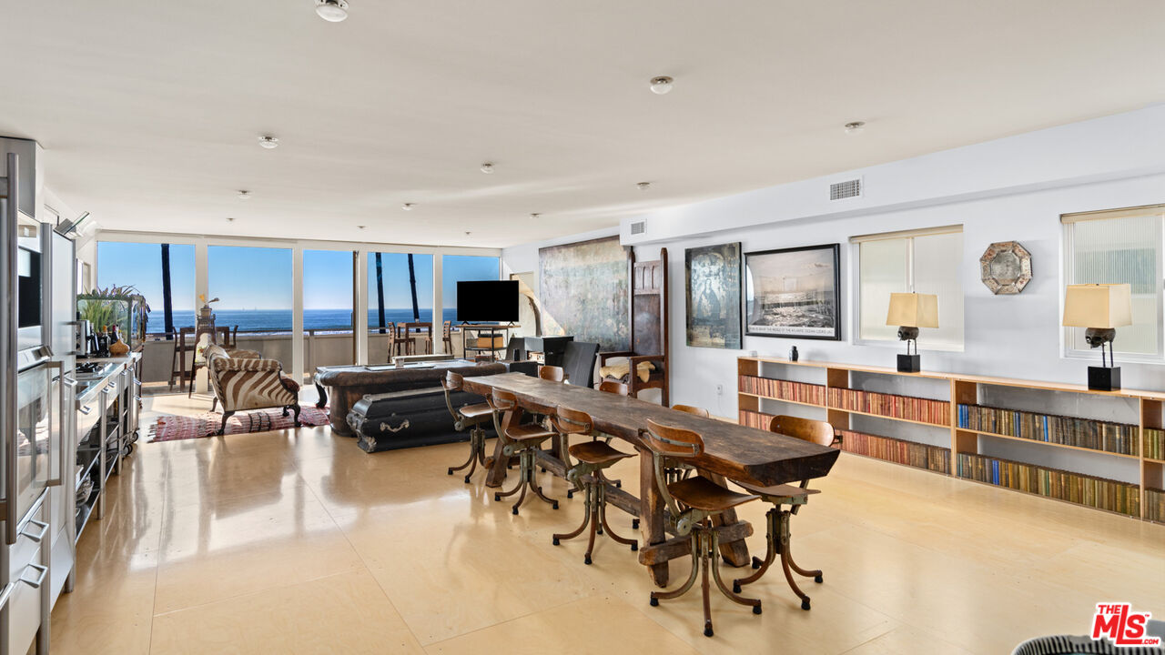 2909 Ocean Front Walk