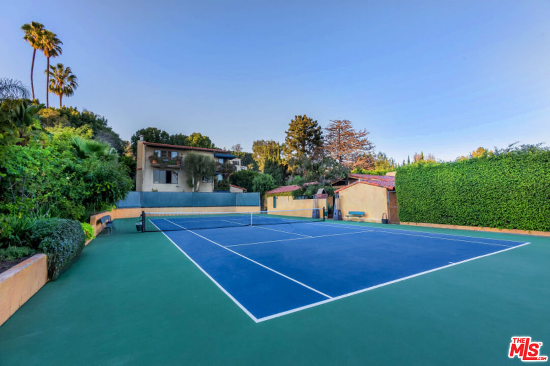 9331 DOHENY RD