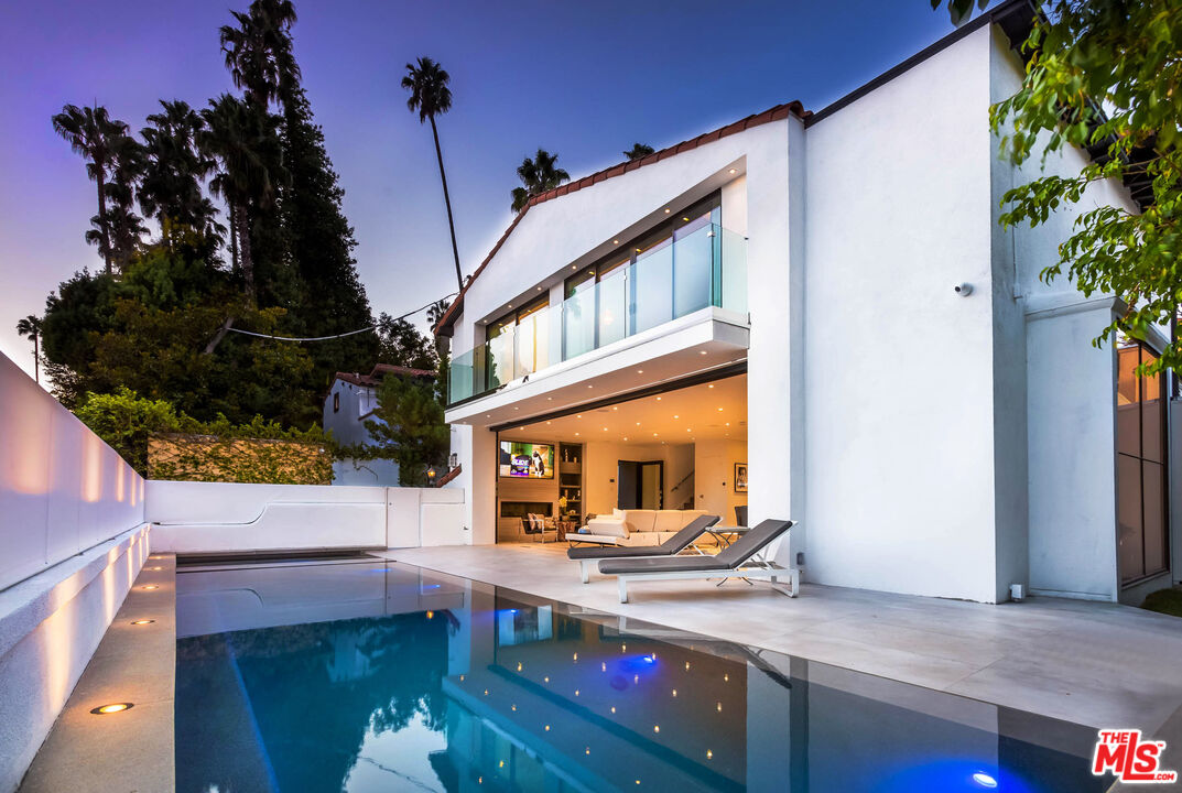 9331 DOHENY RD