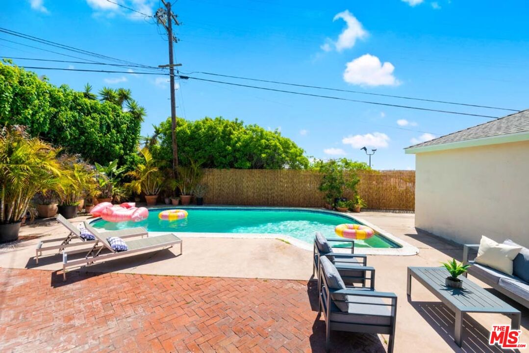 22414 Linda Dr