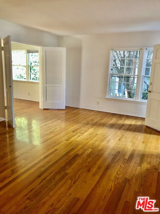 1231 Devon Ave