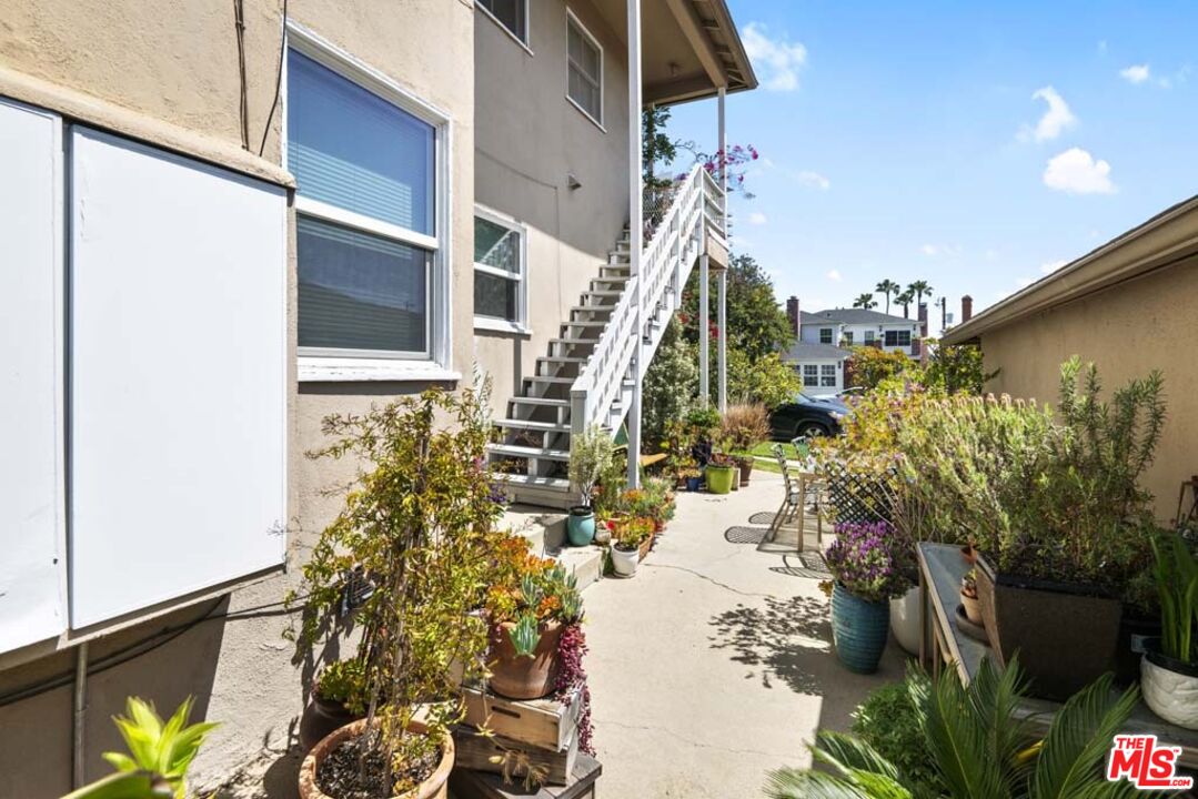 1231 Devon Ave