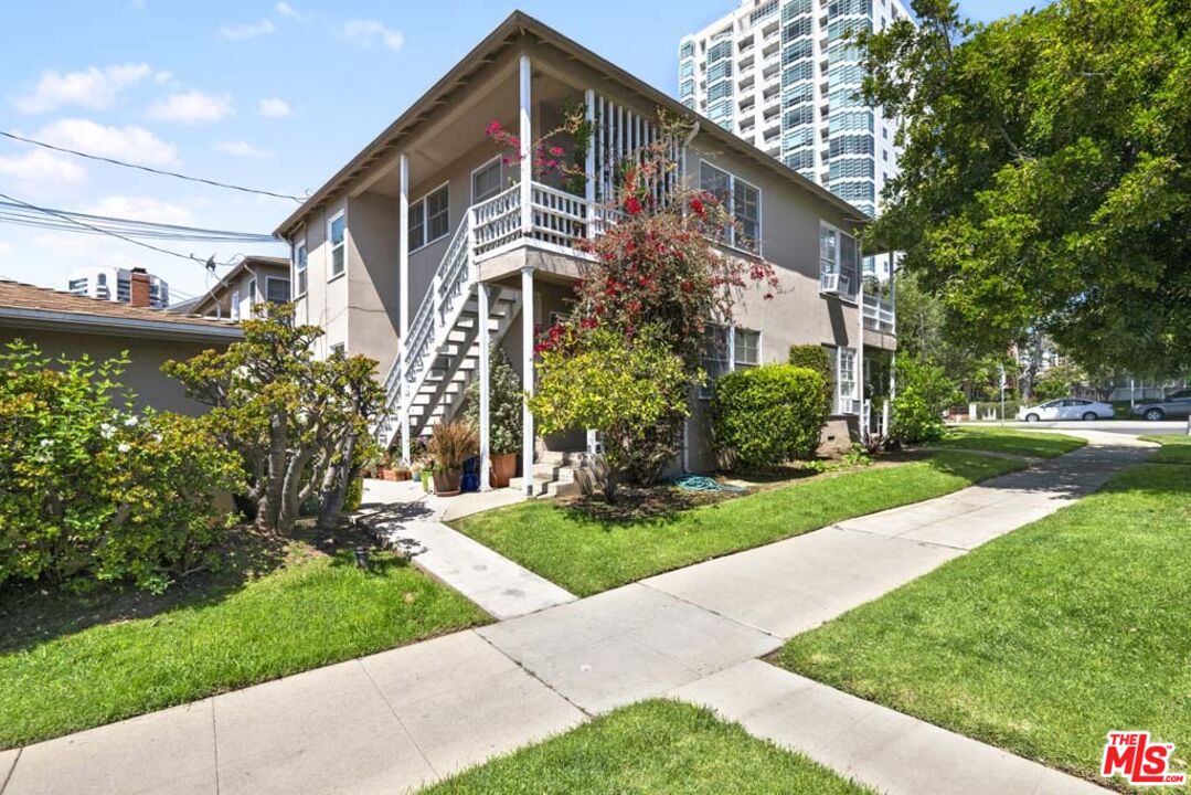 1231 Devon Ave