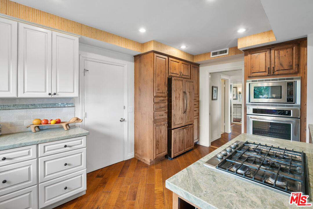 15570 Briarwood Dr