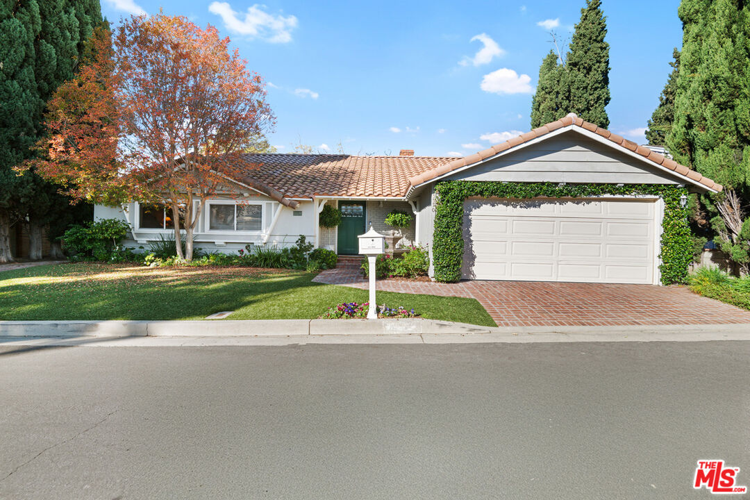 15570 Briarwood Dr
