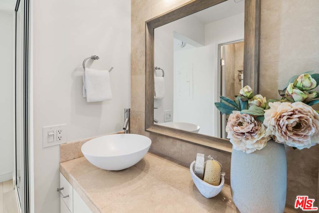 10747 Wilshire Blvd Unit: 806