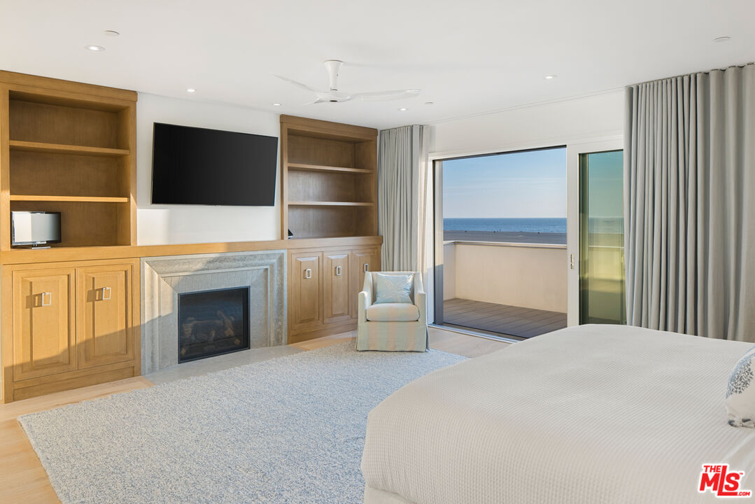 1347 Palisades Beach Rd