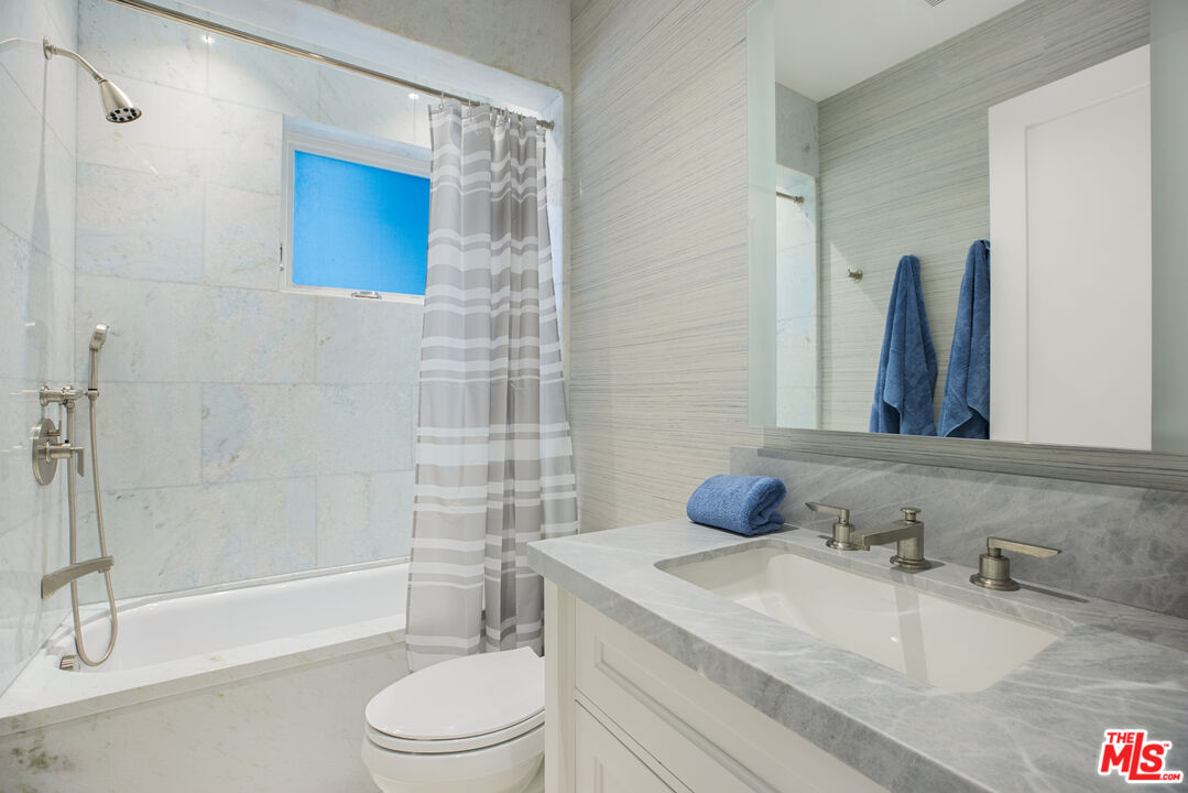 1347 Palisades Beach Rd