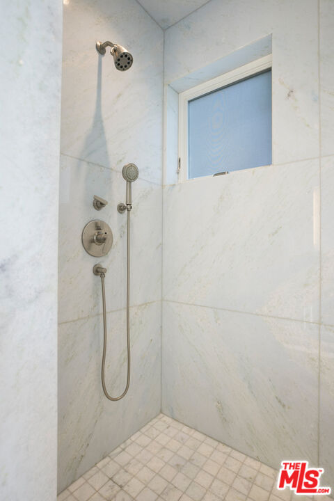 1347 Palisades Beach Rd