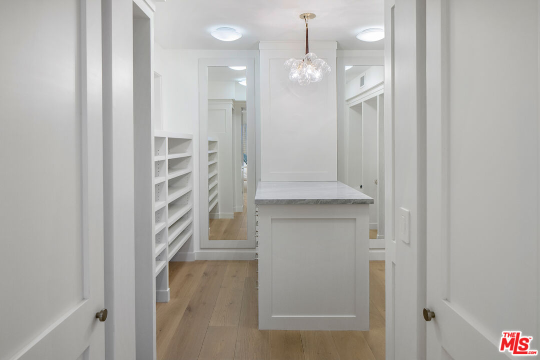 1347 Palisades Beach Rd