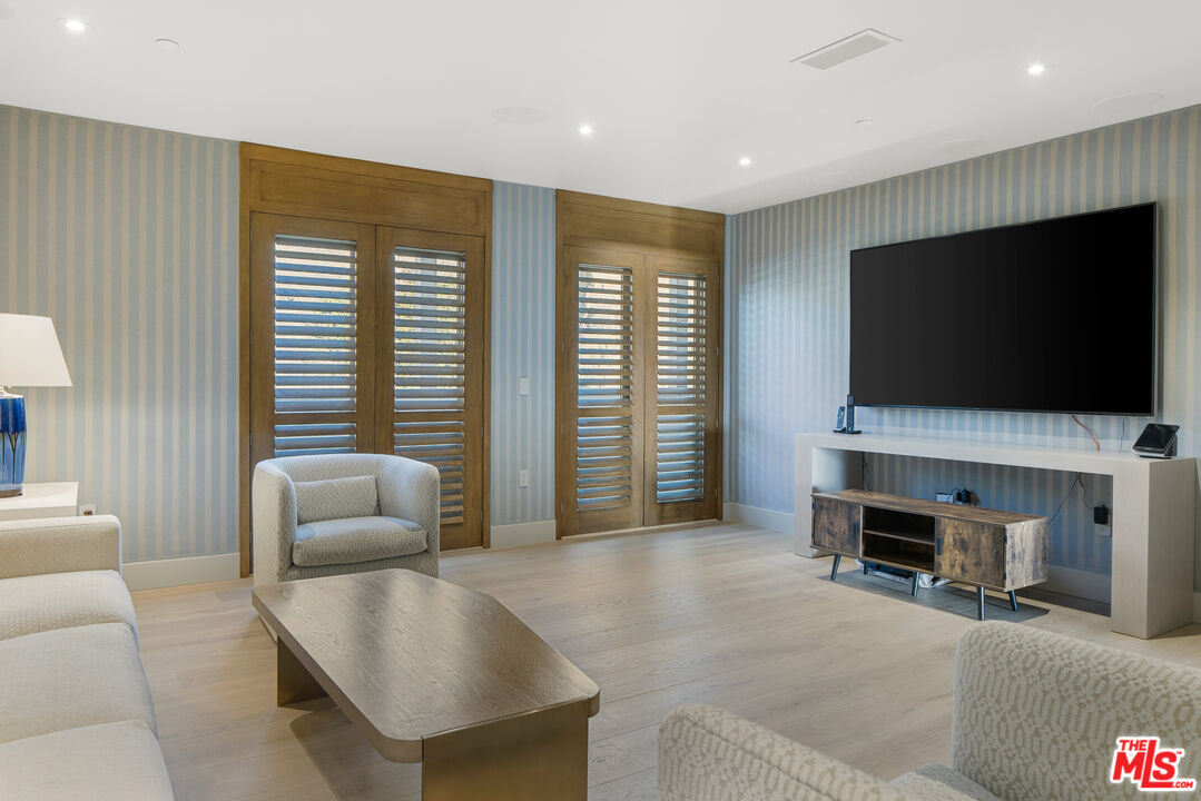 1347 Palisades Beach Rd