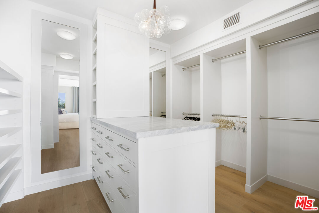 1347 Palisades Beach Rd