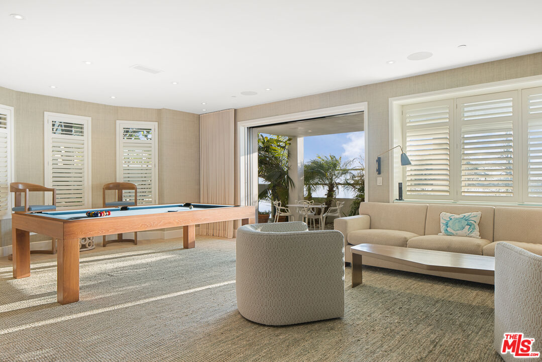 1347 Palisades Beach Rd