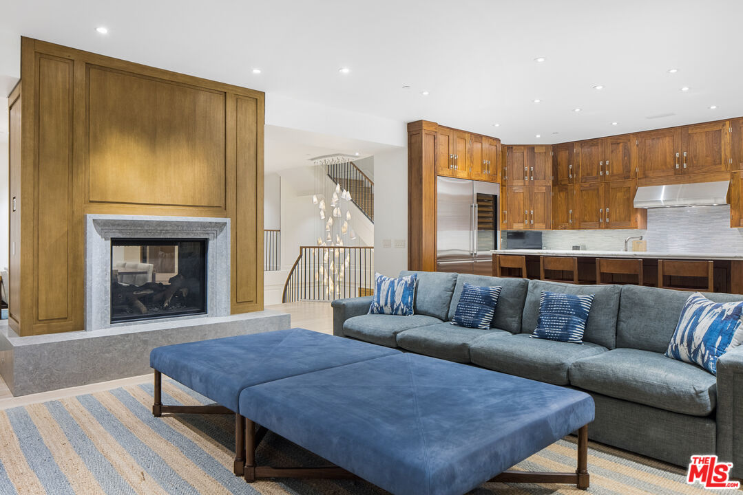 1347 Palisades Beach Rd