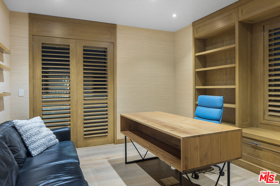 1347 Palisades Beach Rd