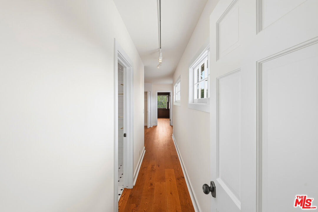 10309 La Grange Ave