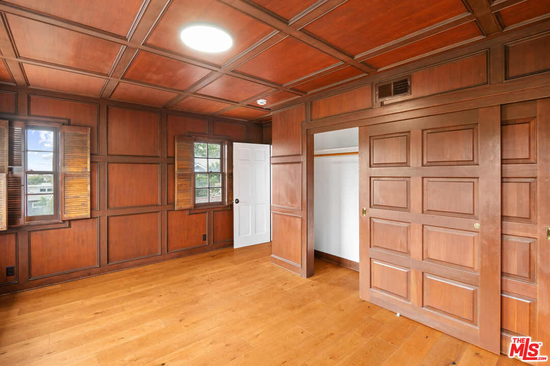 10309 La Grange Ave