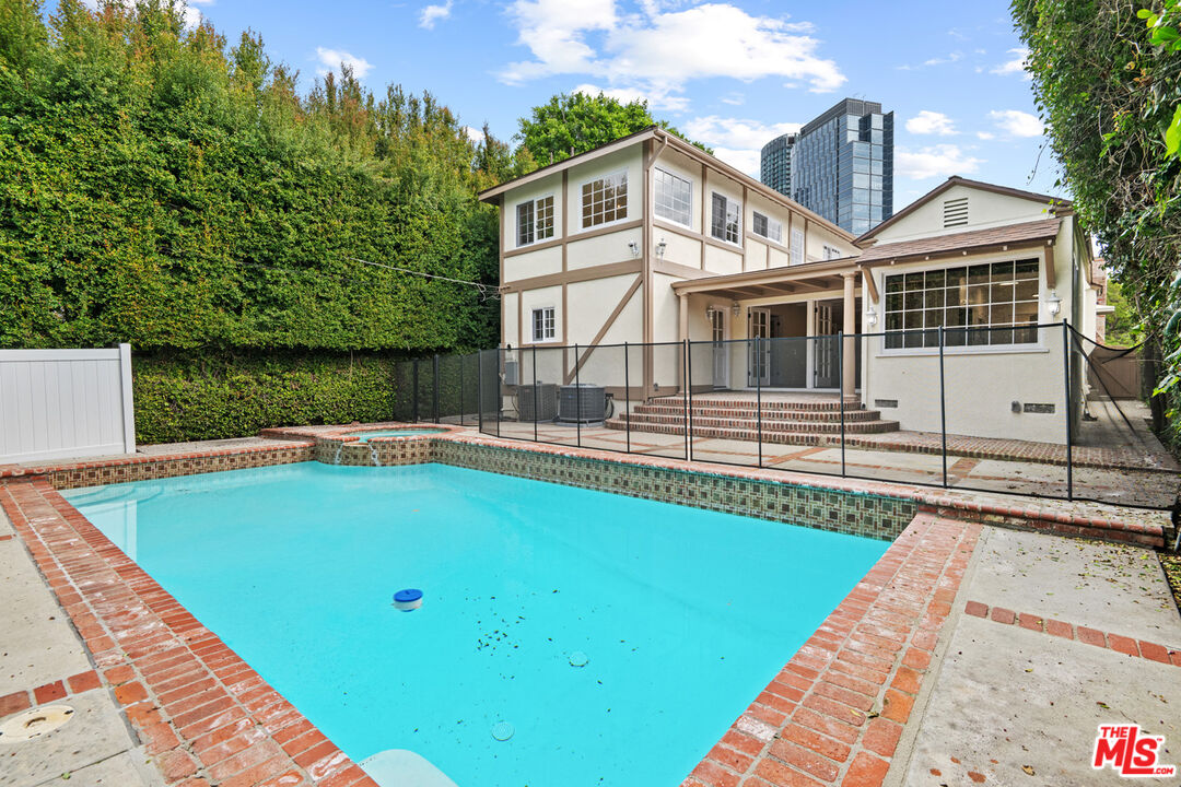 10309 La Grange Ave