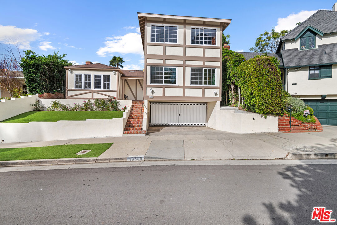10309 La Grange Ave