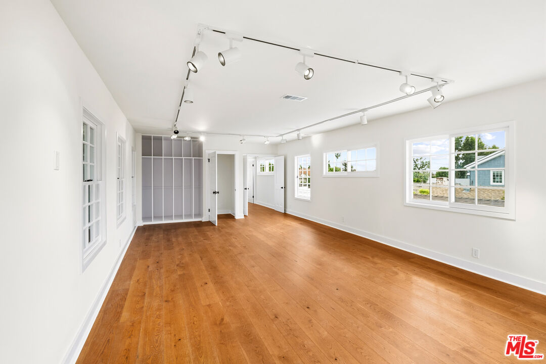 10309 La Grange Ave