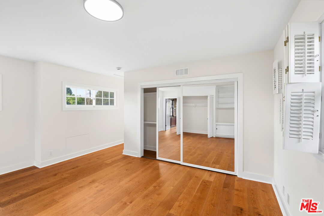 10309 La Grange Ave