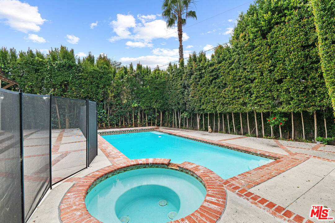 10309 La Grange Ave