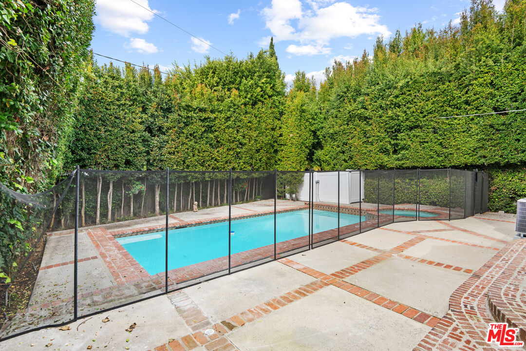 10309 La Grange Ave