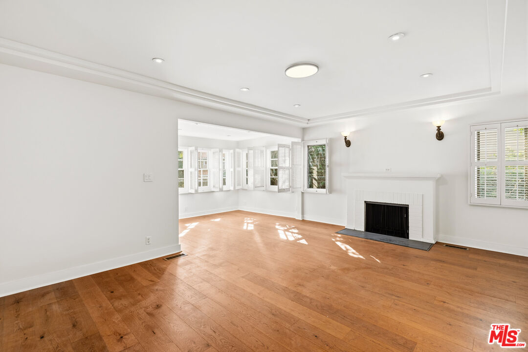 10309 La Grange Ave