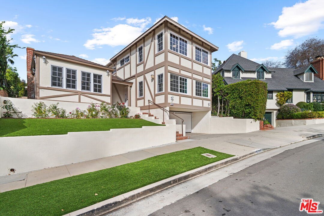 10309 La Grange Ave