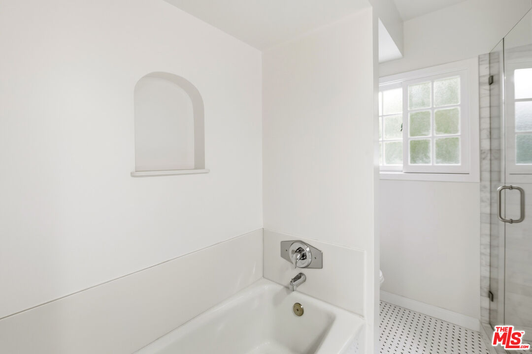10309 La Grange Ave