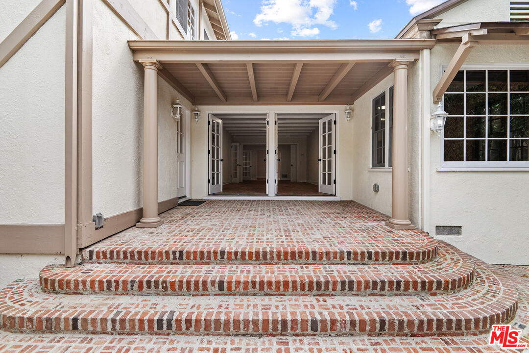 10309 La Grange Ave