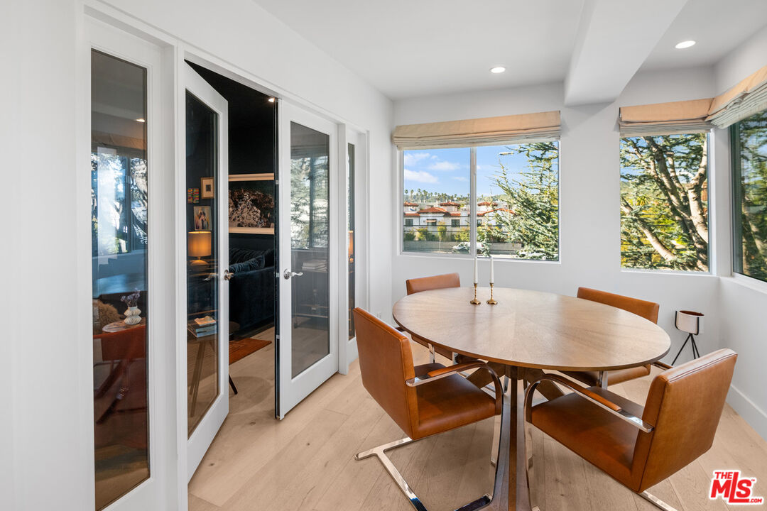 930 California Ave Unit: 301