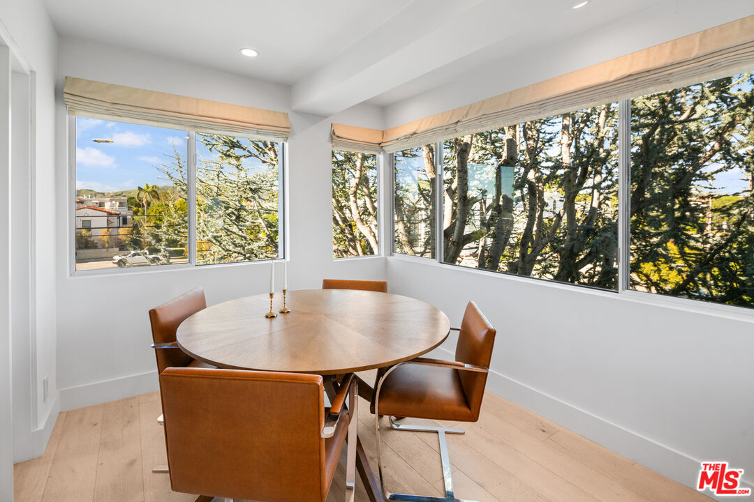 930 California Ave Unit: 301