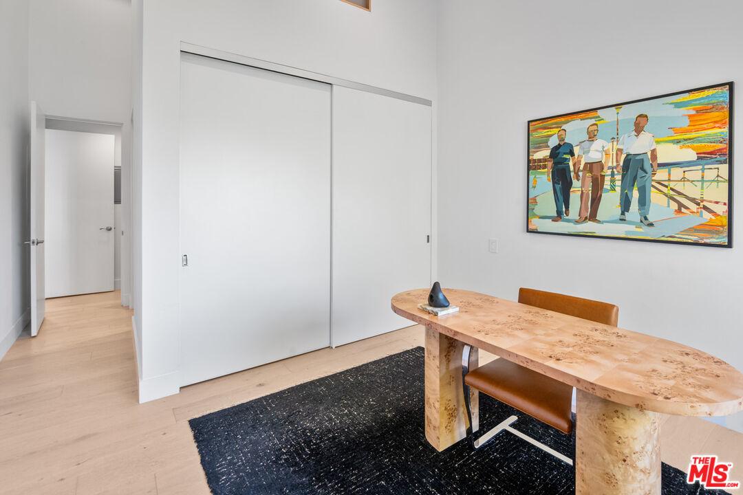 930 California Ave Unit: 301
