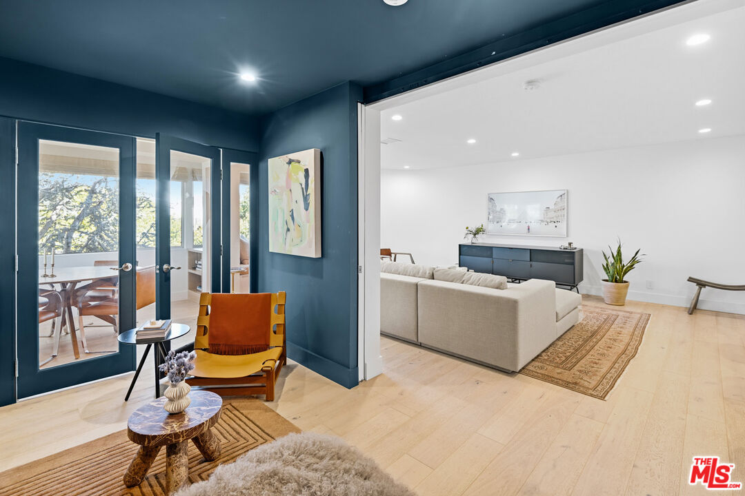 930 California Ave Unit: 301
