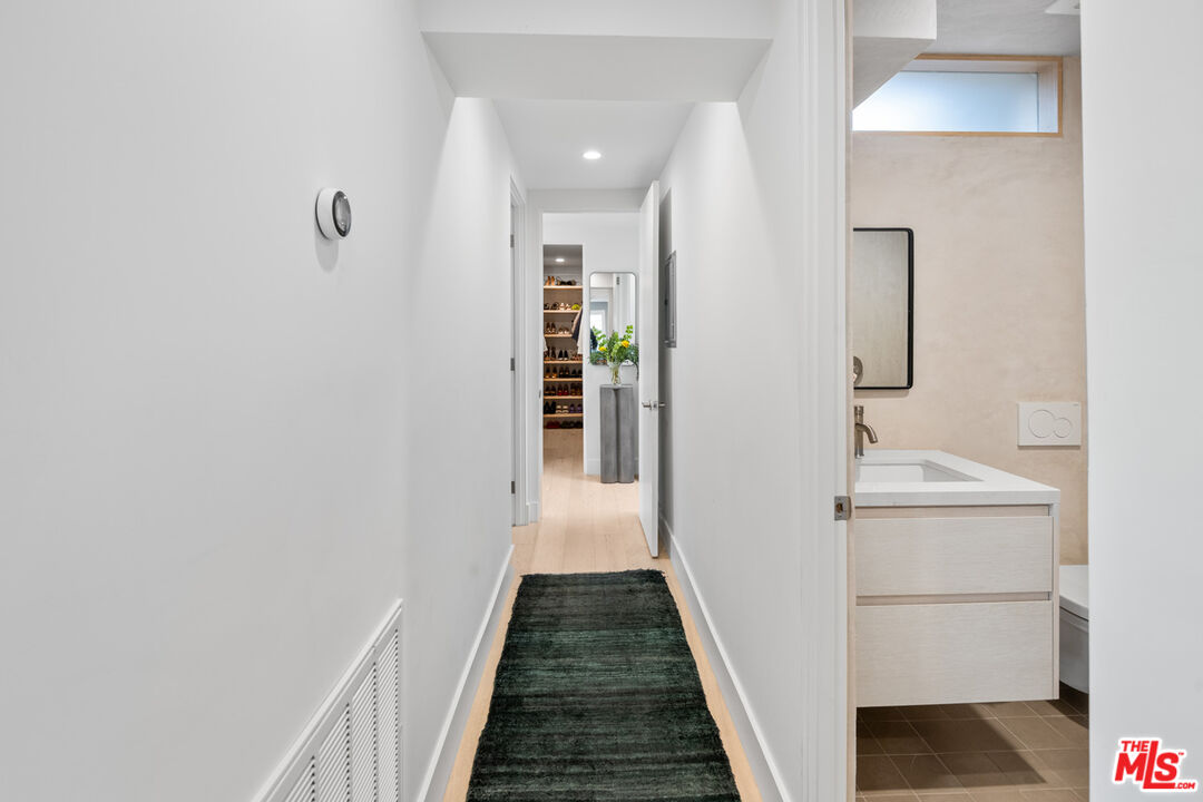 930 California Ave Unit: 301