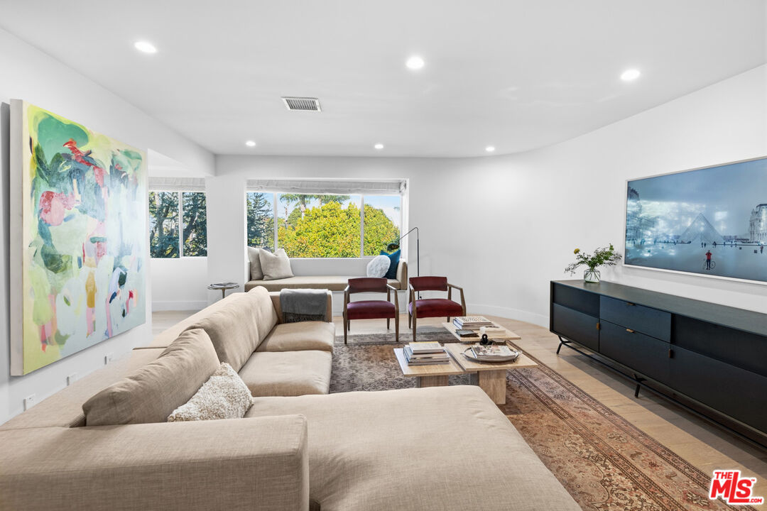 930 California Ave Unit: 301
