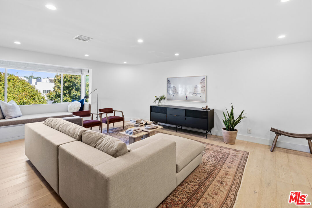 930 California Ave Unit: 301