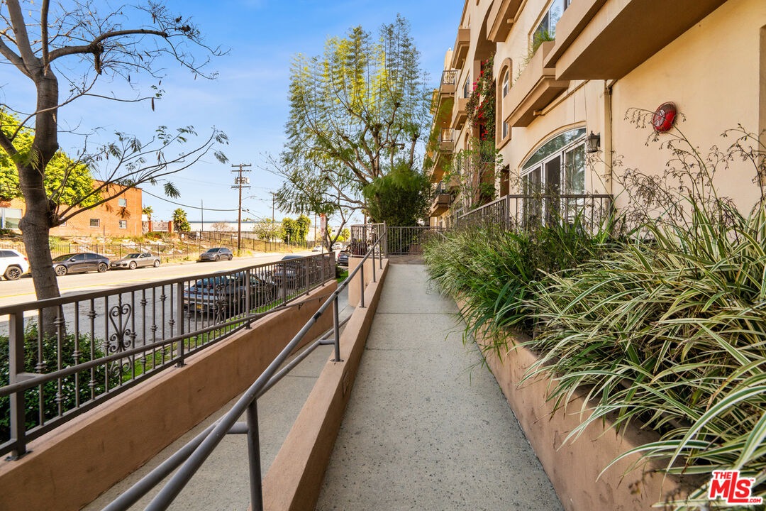 1255 Federal Ave Unit: 401