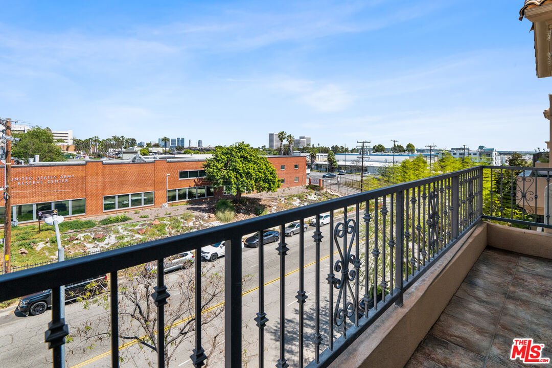 1255 Federal Ave Unit: 401