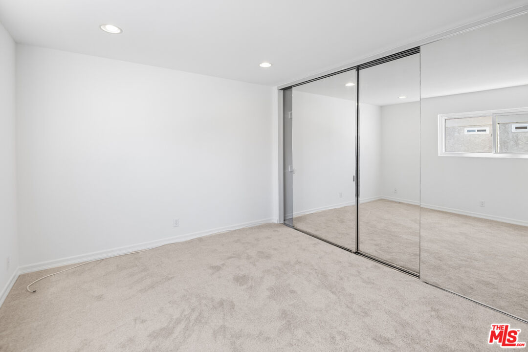 18333 Hatteras St Unit: 77