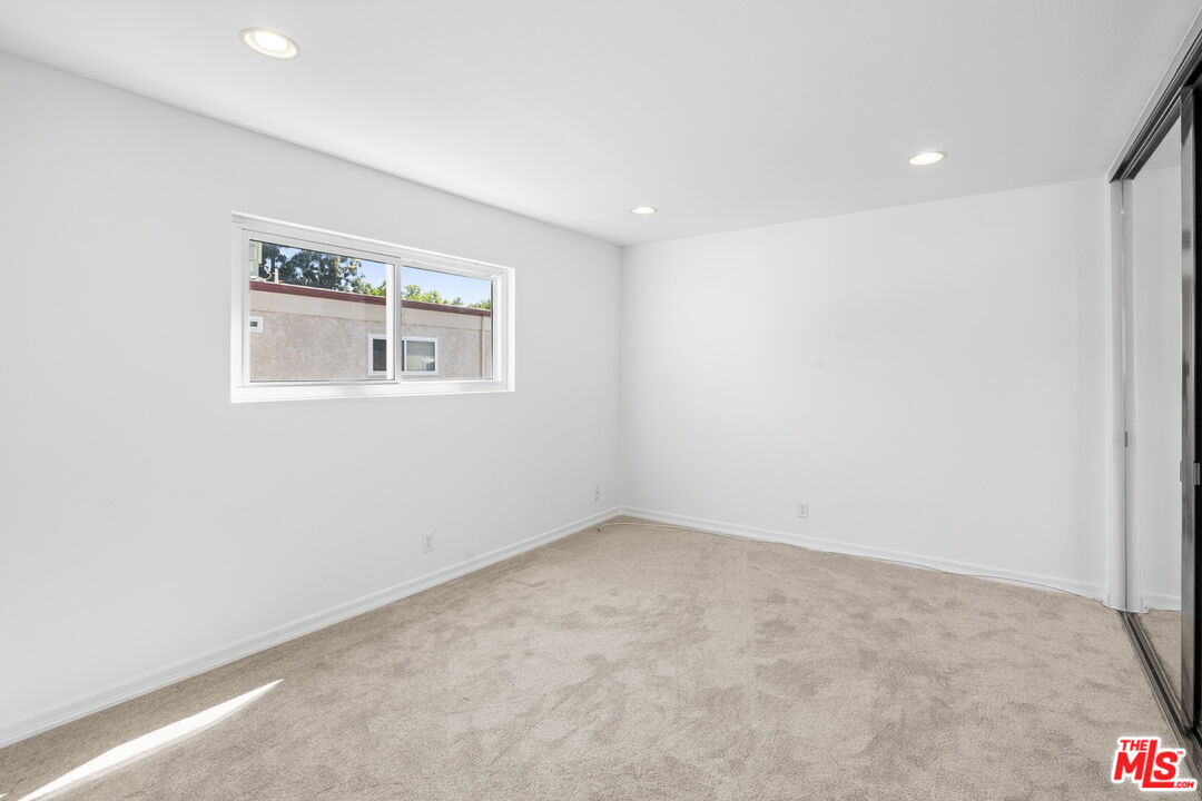 18333 Hatteras St Unit: 77