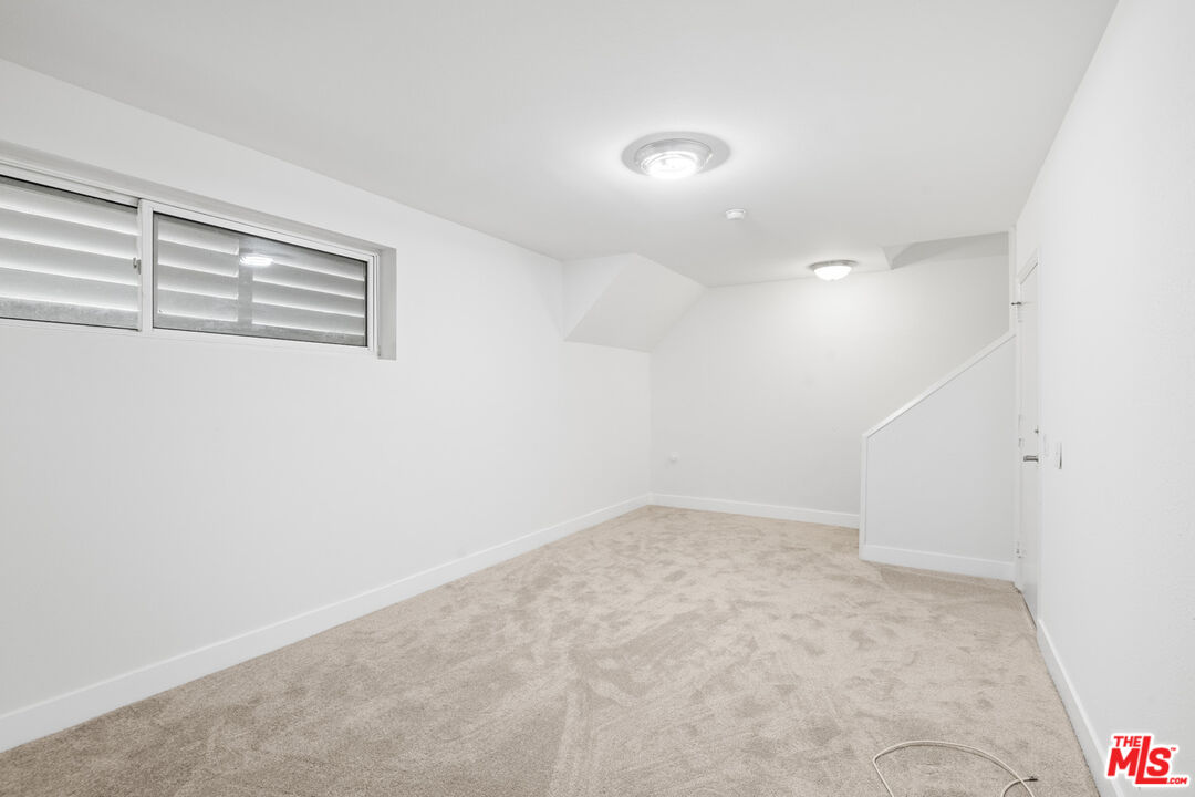 18333 Hatteras St Unit: 77