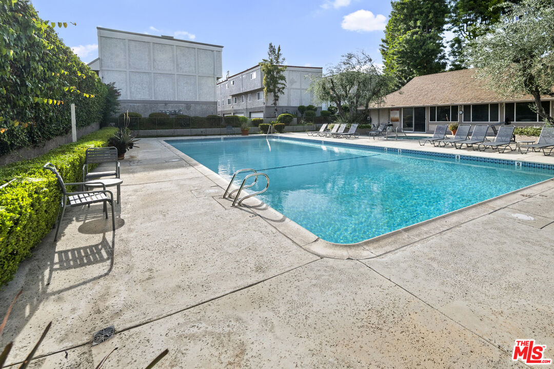 18333 Hatteras St Unit: 77