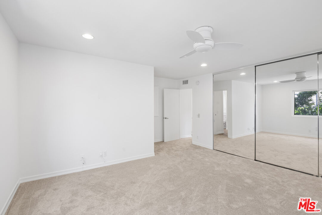 18333 Hatteras St Unit: 77