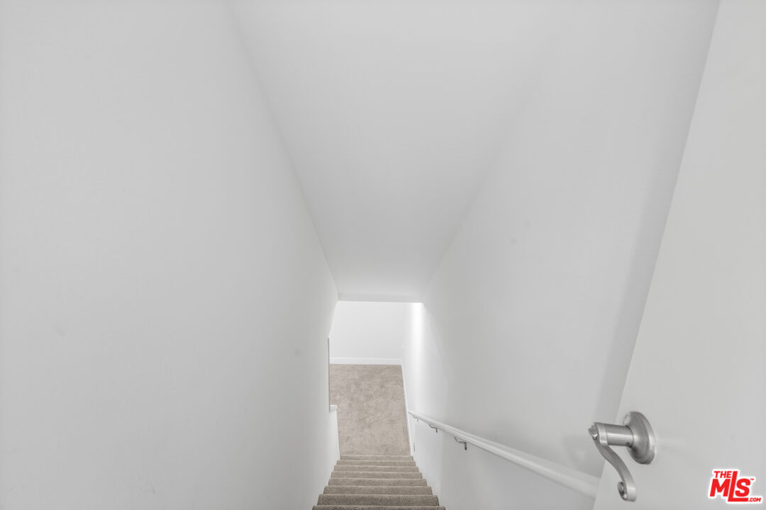 18333 Hatteras St Unit: 77