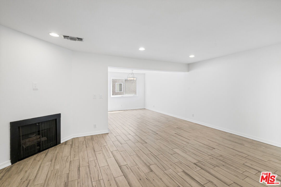 18333 Hatteras St Unit: 77