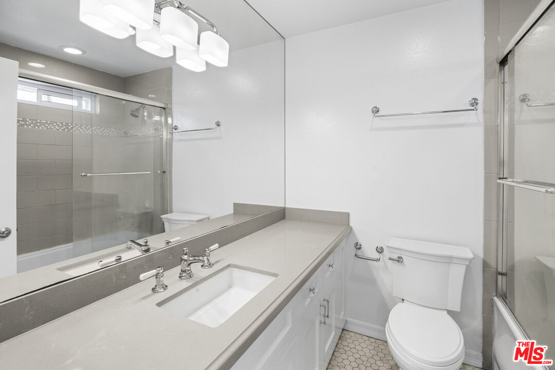 18333 Hatteras St Unit: 77