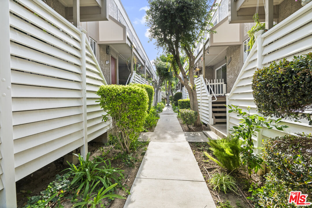 18333 Hatteras St Unit: 77